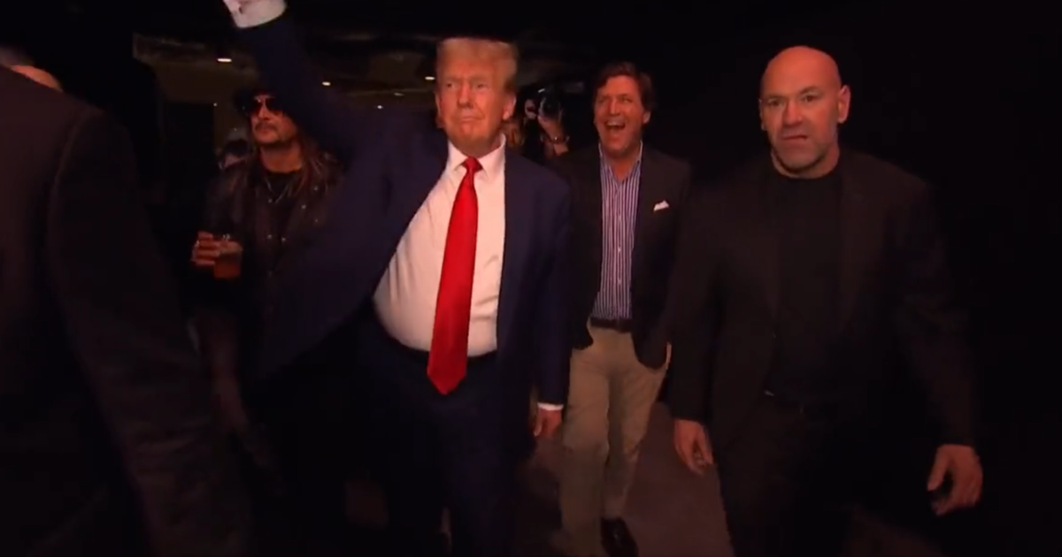 Crowd Goes Crazy As President Trump And Tucker Carlson Enter UFC 295 | WLT Report