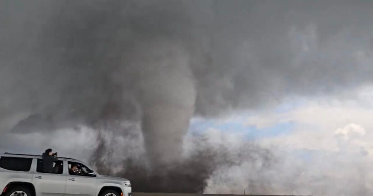 Horrific Tornadoes Devastate Midwest [Footage]