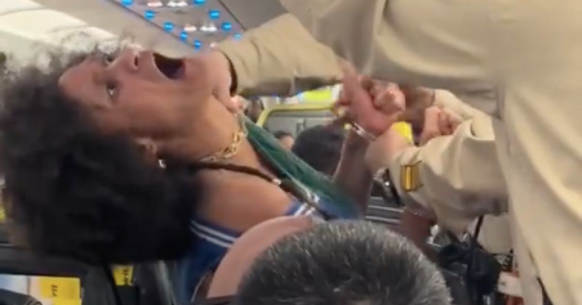 "I Can't Breathe" Woman Freaks Out Cartoonishly as She’s Arrested on Spirit Airlines | WLT Report