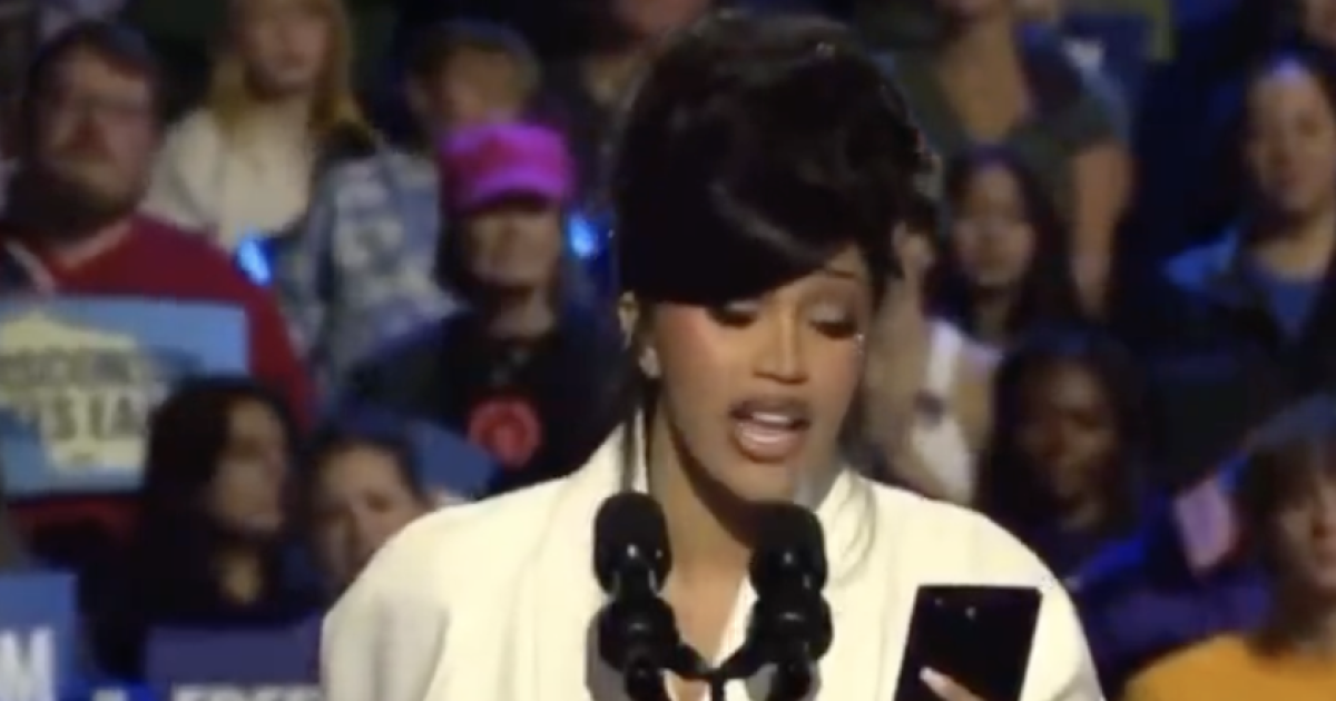 Rapper Cardi B Suffers Teleprompter Glitch During Kamala Harris Rally, Forced To Read From Phone