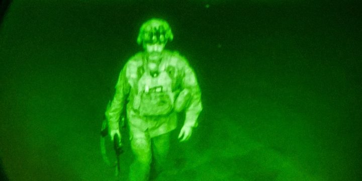 Gen. Chris Donahue boards the last U.S. C-17 flight out of Afghanistan in 2021