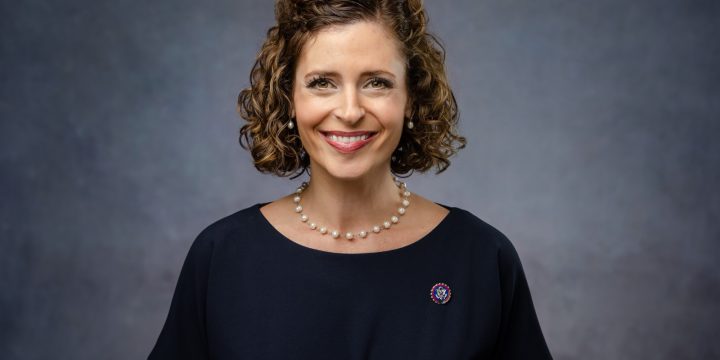 Julia Letlow official congressional portrait