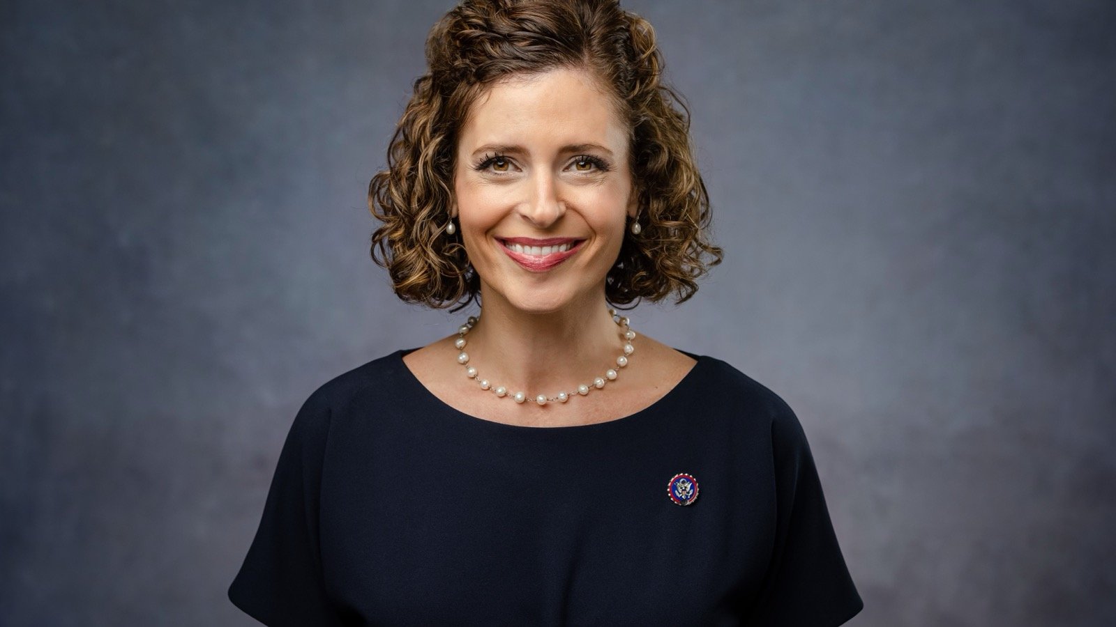 Julia Letlow official congressional portrait