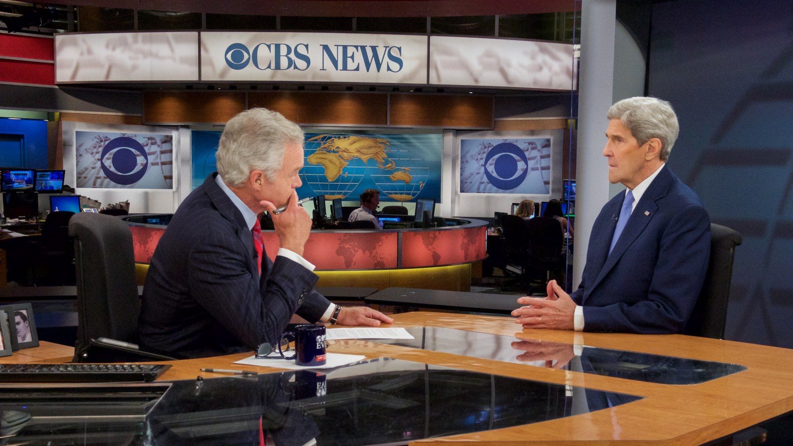 Public domain photo of Scott Pelley on a CBS News set
