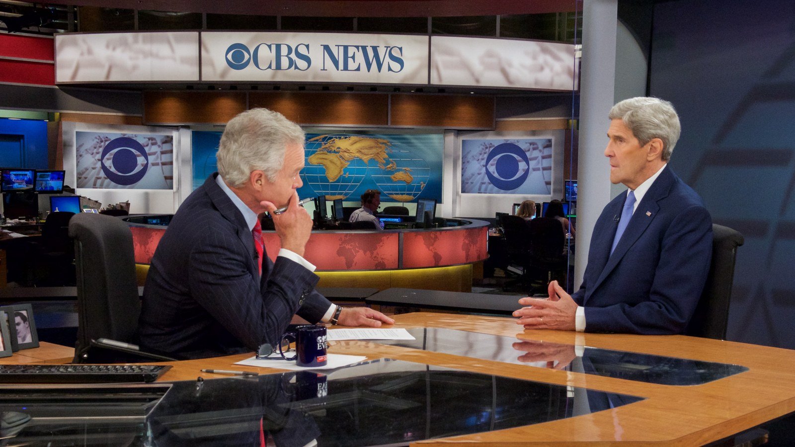 Public domain photo of Scott Pelley on a CBS News set