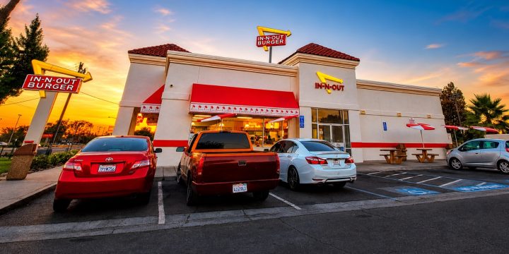 Exterior of an In-N-Out Burger restaurant