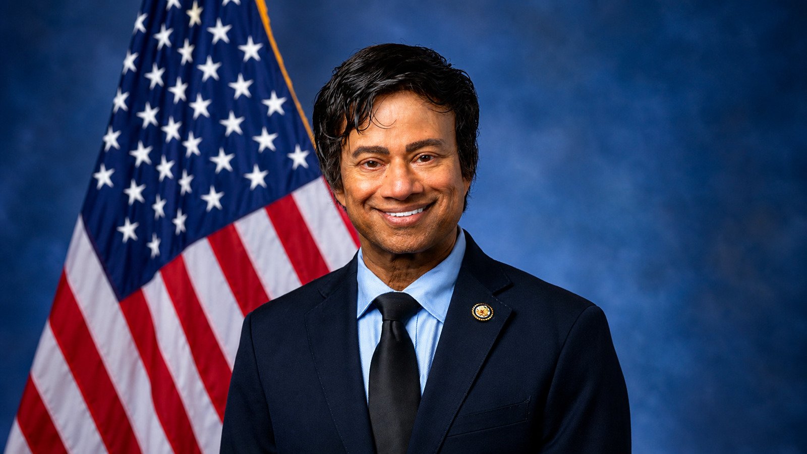 Rep. Shri Thanedar in his official congressional portrait beside an American flag